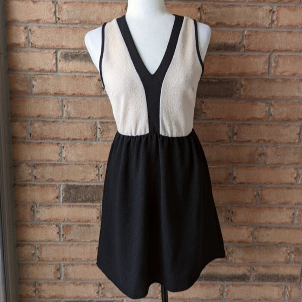 Everly textured colourblock sleeveless a-line dress - nude & black
